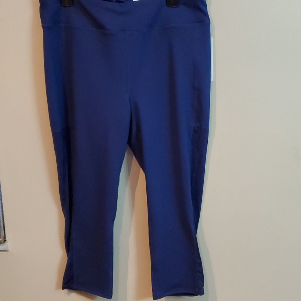 GaIam OM yoga capri leggings